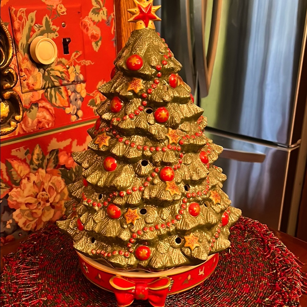 VILLAROY & BOCH Festive Ceramic Christmas Tree